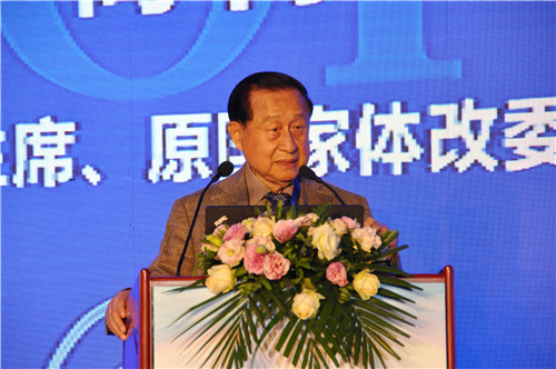 論壇主席、原國(guó)家體改委副主任高尚全進(jìn)行開(kāi)幕演講