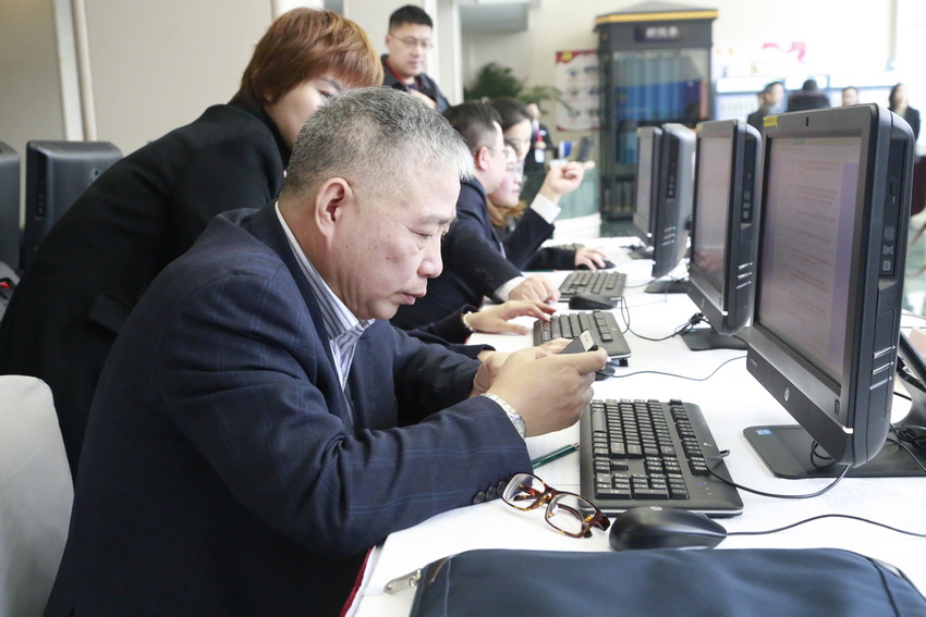 上海市政協(xié)常委、社會和法制委員會主任 何品偉