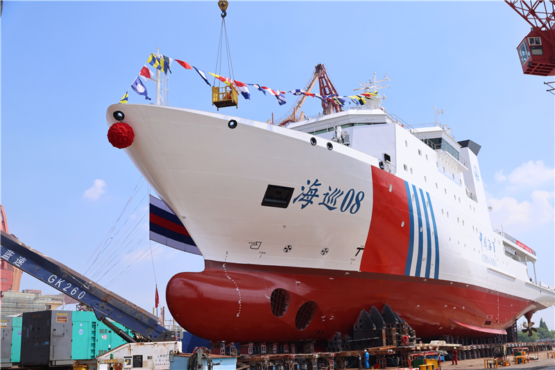 我國首艘深遠海大型專業(yè)海道測量船“海巡08”成功下水。龐皓嚴攝