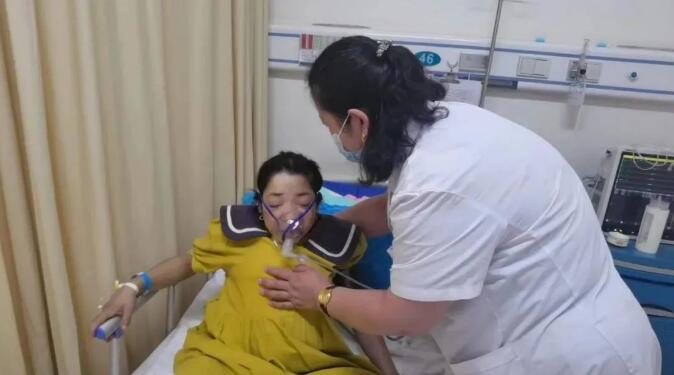  滬喀醫(yī)生齊力救治嚴(yán)重胸廓畸形孕婦，保母子平安！