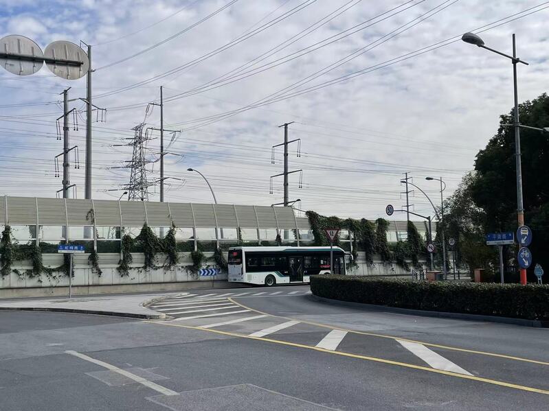 平南路在中環(huán)紅梅路戛然而止。