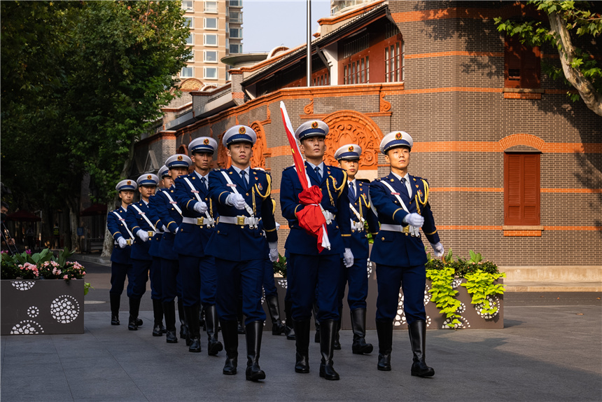 中共一大紀(jì)念館舉行升旗儀式。中共一大紀(jì)念館供圖