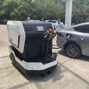 充電10分鐘行駛百公里，小小器件破解新能源車(chē)充電難題假如停車(chē)場(chǎng)有一只大型“充電寶”，新能源汽車(chē)充電10分鐘即可上路行駛100-200公里。作為新能源車(chē)主，您心動(dòng)了嗎，是否愿意為這個(gè)充電速度“嗖嗖”的“充電寶”買(mǎi)單？[詳細(xì)]