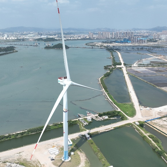 "綠電"一年創(chuàng)收1600萬(wàn)，探秘電氣風(fēng)電的"零碳創(chuàng)新試驗(yàn)田"“這個(gè)機(jī)組的發(fā)電量不僅能滿(mǎn)足整個(gè)園區(qū)全年的用電需求，一年還相當(dāng)于差不多能創(chuàng)收1600萬(wàn)元左右。”當(dāng)開(kāi)車(chē)經(jīng)過(guò)疏港大橋時(shí)，途中會(huì)發(fā)現(xiàn)一臺(tái)白色“龐然大物”——[詳細(xì)]