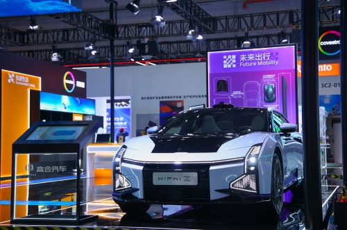 華人運(yùn)通高合汽車(chē)：借力進(jìn)博會(huì)，高效對(duì)接全球資源連續(xù)三年參展的華人運(yùn)通高合汽車(chē)展示了其第二款旗艦科技豪華智能轎跑“高合HiPhi Z”，裝配了智能數(shù)字機(jī)器人“HiPhi Bot”，采用了智能多軸位移系統(tǒng)。[詳細(xì)]