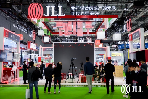 仲量聯(lián)行：首次參展進(jìn)博會(huì)，這里的魅力令人驚喜今年，仲量聯(lián)行在第五屆進(jìn)博會(huì)上首次亮相，圍繞“睿見(jiàn)未來(lái) 乘勢(shì)拓新”的參展主題，他們展示了科技、城市、可持續(xù)與未來(lái)辦公四大板塊。[詳細(xì)]