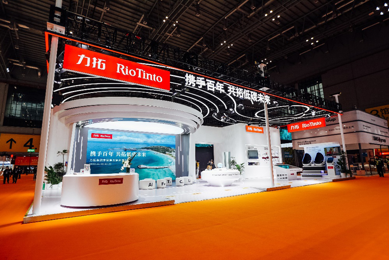 力拓：首次參展進(jìn)博會(huì)，攜手中國(guó)共拓低碳未來(lái)正在舉行的第五屆中國(guó)國(guó)際進(jìn)口博覽會(huì)上，力拓集團(tuán)首次以展商身份亮相技術(shù)裝備展區(qū)“能源低碳及環(huán)保技術(shù)”專(zhuān)區(qū)，帶來(lái)力拓來(lái)自全球的優(yōu)質(zhì)產(chǎn)品、領(lǐng)先的創(chuàng)新技術(shù)和解決方案。[詳細(xì)]