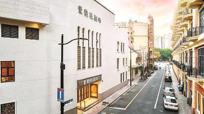 毗鄰人民廣場的茉莉花劇場位于云南中路和北海路交叉口。