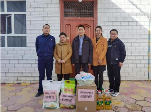 鞏固發(fā)展民族團結(jié) 增進寶葉兩地情誼——上海援疆葉城分指開展結(jié)對幫扶活動暨“民族團結(jié)一家親”聯(lián)誼活動