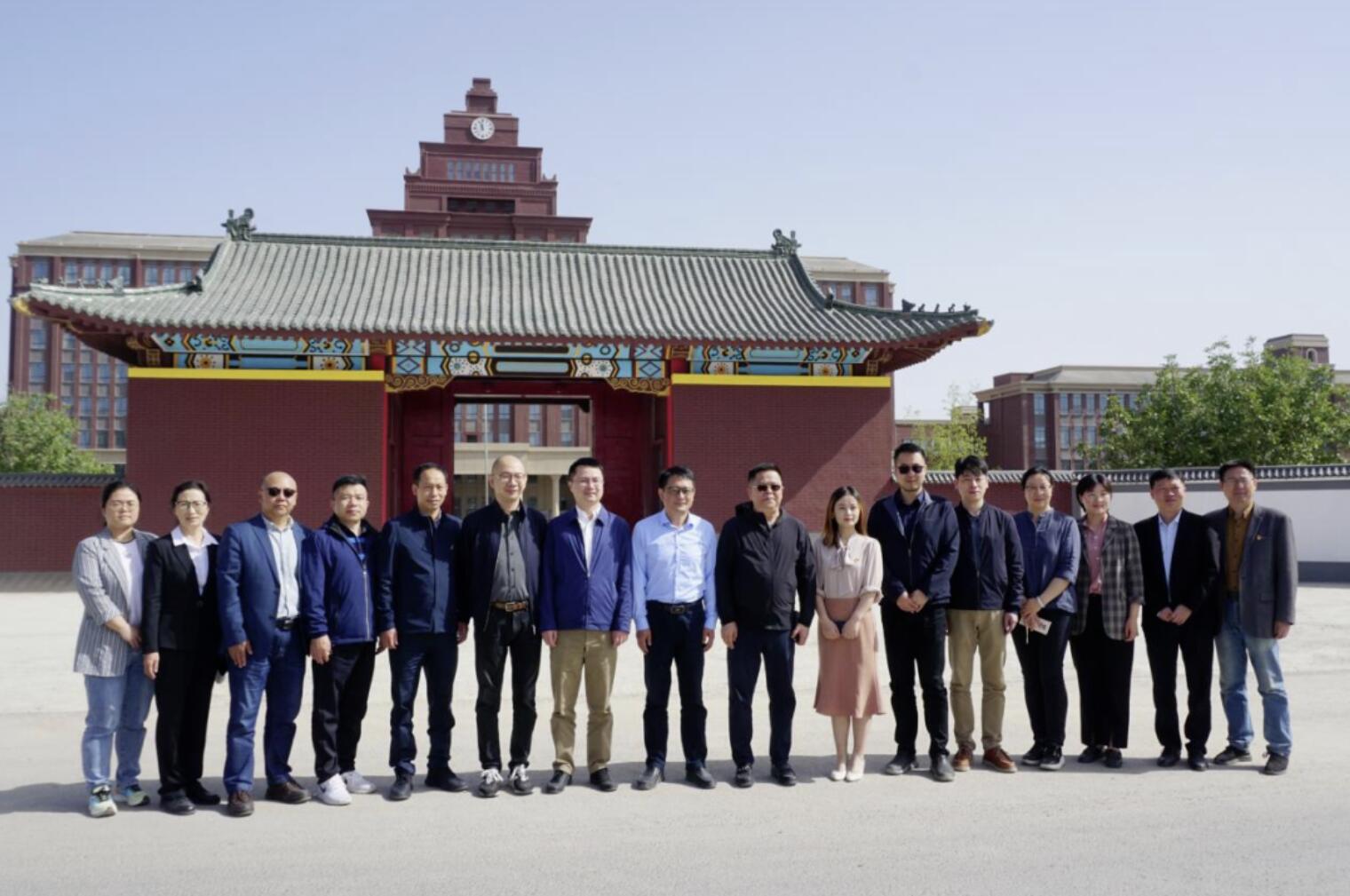 上海大學(xué)赴喀什理工職業(yè)技術(shù)學(xué)院考察交流并慰問援疆教師