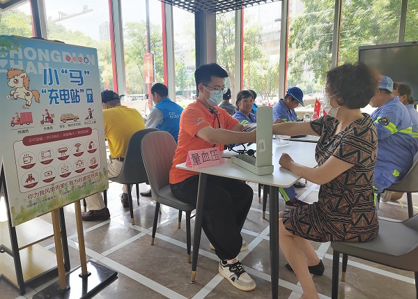 小微網(wǎng)格黨群服務(wù)點暨“小馬”充電站