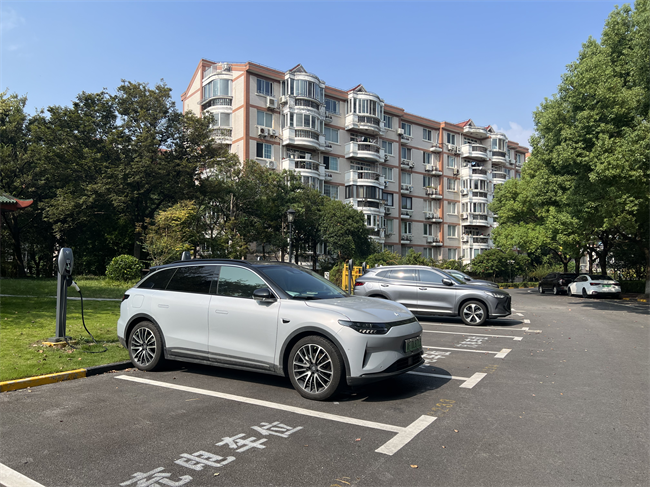 新能源車的充電車位。 人民網(wǎng)記者 王文娟攝