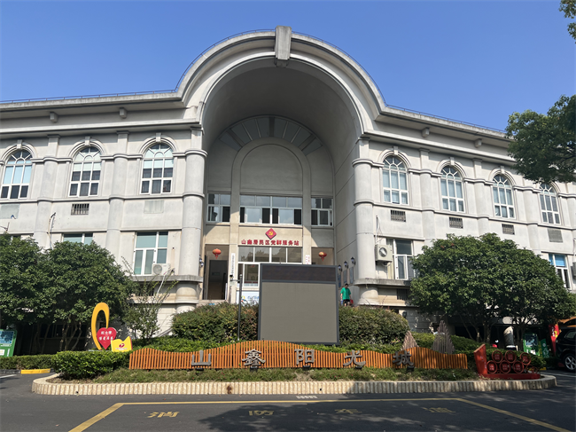 山鑫居民區(qū)黨群服務(wù)站。 人民網(wǎng)記者 王文娟攝