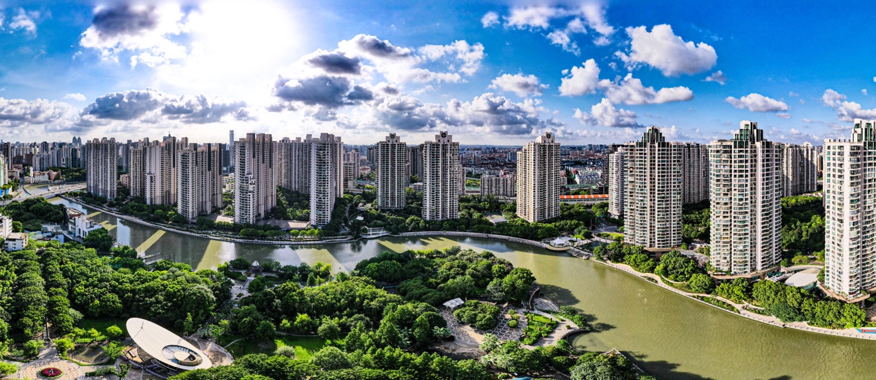 蘇州河夢(mèng)清園環(huán)保主題公園與中遠(yuǎn)兩灣城遙相呼應(yīng)。普陀區(qū)委宣傳部供圖