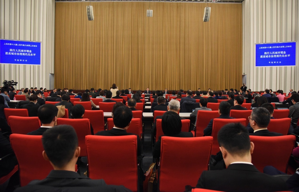 上海市十六屆人大二次會(huì)議舉行“踐行人民城市理念 提高城市治理現(xiàn)代化水平”專題審議。顧海民攝