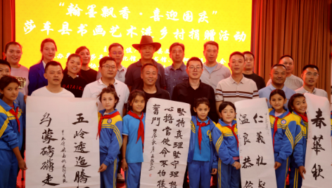  書畫精品進農(nóng)戶 翰墨丹青獻國慶