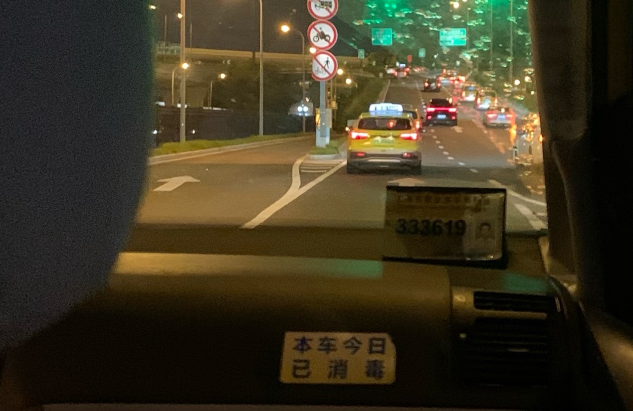 上海街頭的出租車。馬作鵬攝