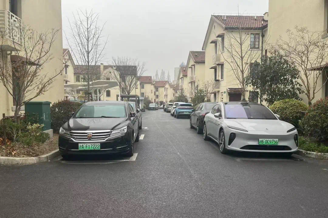 居民區(qū)內(nèi)車輛停泊管理有序