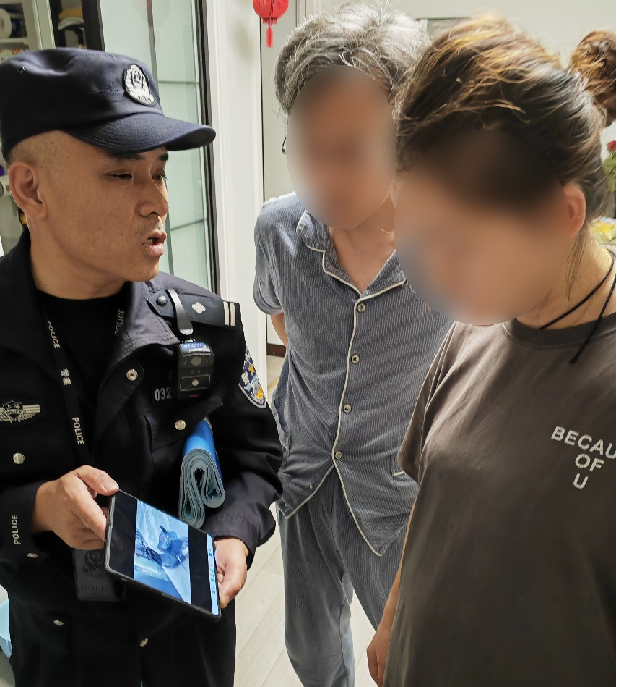 整治小組接到報(bào)警后現(xiàn)場處置。大寧路街道供圖