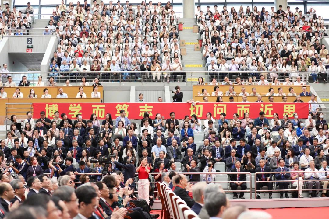 紀念復旦大學建校120周年大會現(xiàn)場。復旦大學供圖