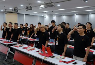 愷英網(wǎng)絡(luò)：“橙”心向黨 激活游戲發(fā)展新動(dòng)能““橙”心向黨，亦是誠(chéng)心向黨，黨委將引領(lǐng)企業(yè)黨團(tuán)員和青年人才心向黨、建新功，以?shī)^斗敬業(yè)映照初心，以擔(dān)當(dāng)盡責(zé)踐行使命?！睈鹩⒕W(wǎng)絡(luò)股份有限公司黨委副書記騫軍法介紹，近年來，公司以“黨建紅引領(lǐng)愷英橙”為黨建工作目標(biāo)，著力打造特色互聯(lián)網(wǎng)游戲企業(yè)黨建品牌——“橙”心向黨，始終重視推動(dòng)黨建“雙覆蓋”工作，引領(lǐng)黨員和青年員工，凝聚青年力量，搭建青年業(yè)務(wù)骨干的培育平臺(tái)，發(fā)揮先鋒力量，把黨建優(yōu)勢(shì)轉(zhuǎn)化為企業(yè)發(fā)展動(dòng)力。