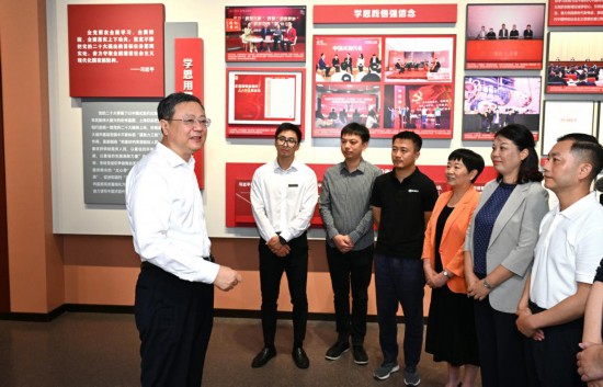 陳吉寧向基層一線代表宣講黨的二十屆三中全會精神。陳正寶攝