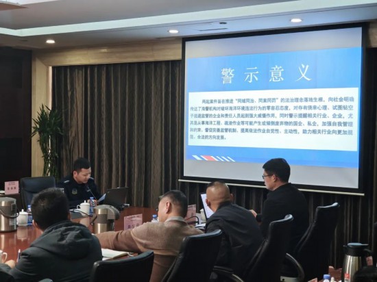 下載 (1).jpg