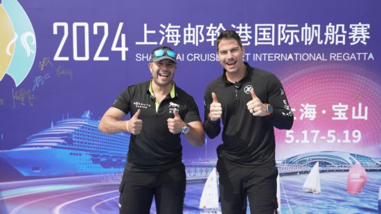 圖2-2個老外.png